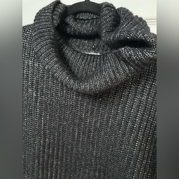 Calvin Klein Top - Picture 3 of 4